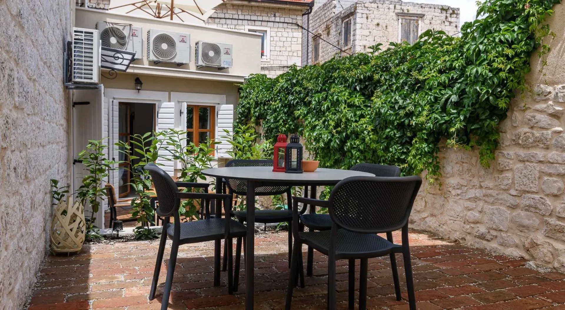 Oleander Trogir Suites 0*,